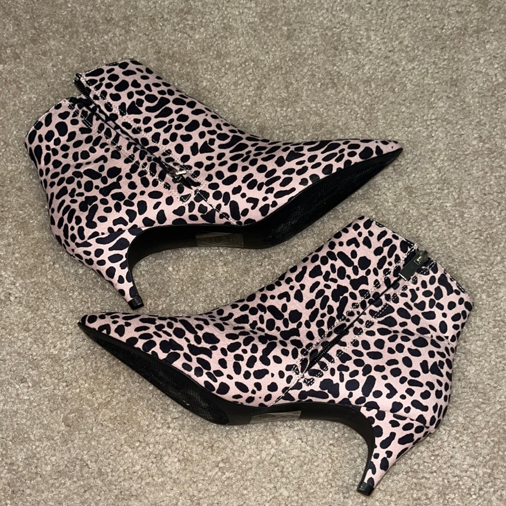Vestique zipper boots with heel!